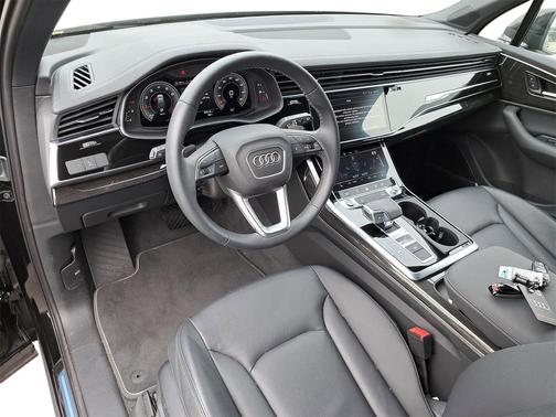 2025 Audi Q7 45 Premium