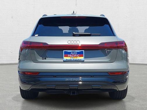Chronos Gray Metallic 2024 Audi Q8 e-tron Prestige