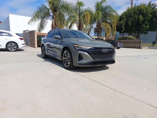 Chronos Gray Metallic 2024 Audi Q8 e-tron Prestige