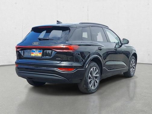 Mythos Black Metallic 2027 Audi Q6 e-tron Premium quattro