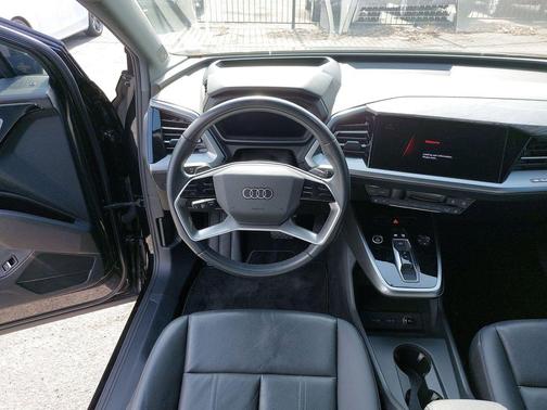 Mythos Black Metallic 2023 Audi Q4 e-tron Prestige 50 quattro