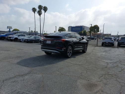 Mythos Black Metallic 2023 Audi Q4 e-tron Prestige 50 quattro