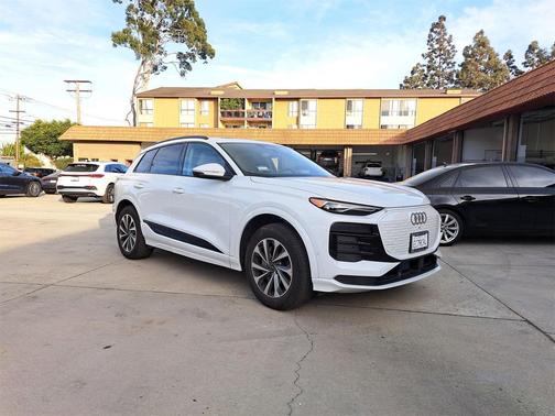 2025 Audi Q6 e-tron Premium quattro