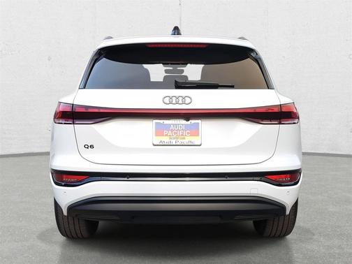 2025 Audi Q6 e-tron Premium quattro