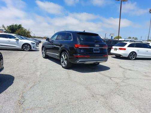 Orca Black Metallic 2021 Audi Q7 55 Premium Plus