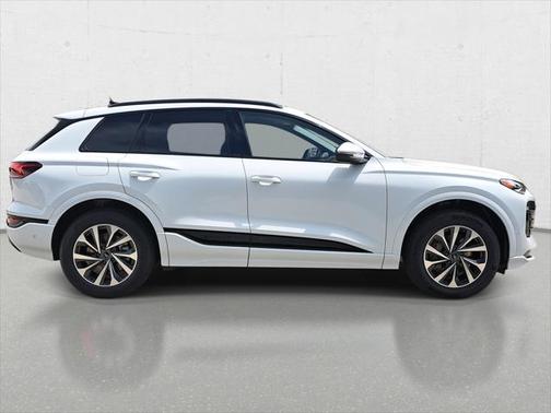 2025 Audi Q6 e-tron Premium quattro