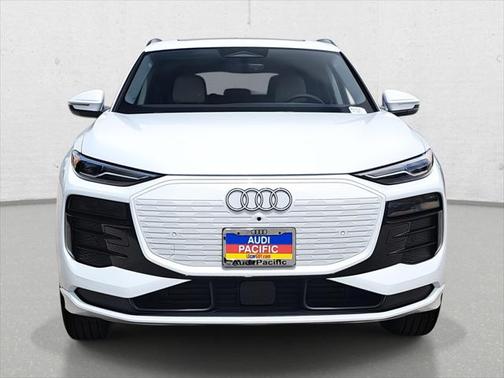 2025 Audi Q6 e-tron Premium quattro