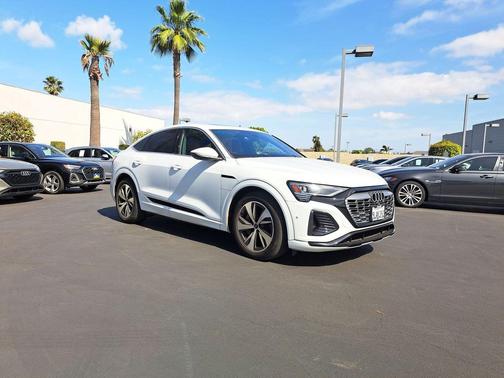 2024 Audi Q8 e-tron Premium Plus