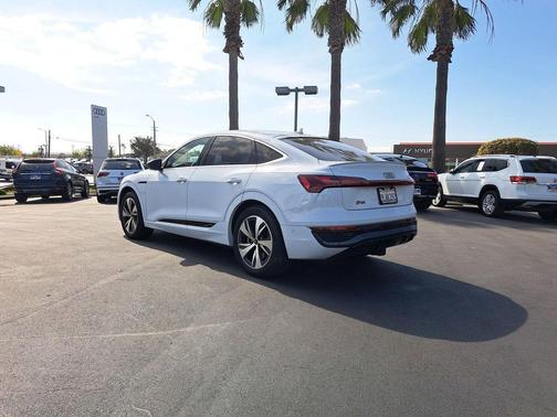 2024 Audi Q8 e-tron Premium Plus