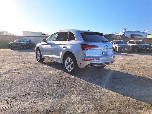 2023 Audi Q5 40 Premium