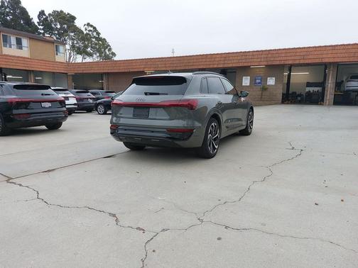 Chronos Gray Metallic 2024 Audi Q8 e-tron Prestige