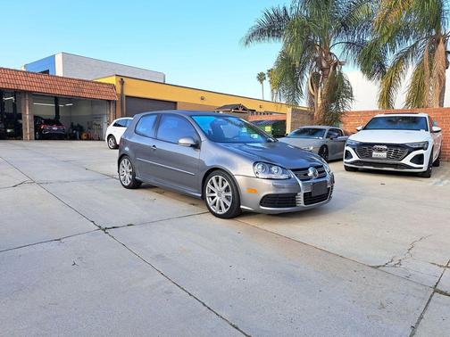 United Gray Metallic 2008 Volkswagen R32 Base