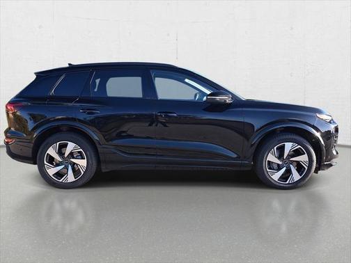 2025 Audi Q6 e-tron Premium quattro