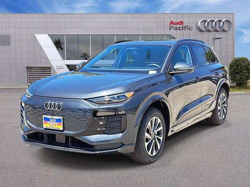 Manhattan Gray Metallic 2027 Audi Q6 e-tron Premium quattro