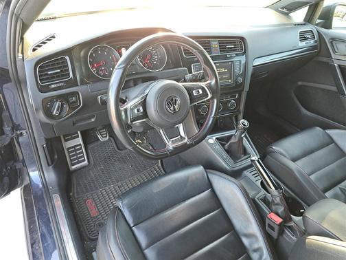 2017 Volkswagen Golf GTI 2.0T SE 4-Door