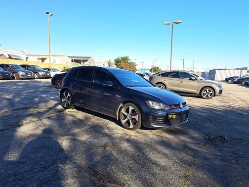 2017 Volkswagen Golf GTI 2.0T SE 4-Door