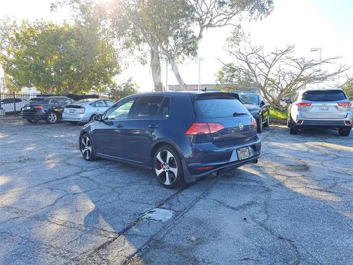 2017 Volkswagen Golf GTI 2.0T SE 4-Door