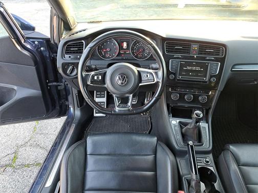 2017 Volkswagen Golf GTI 2.0T SE 4-Door