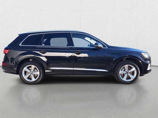 2023 Audi Q7 45 Premium