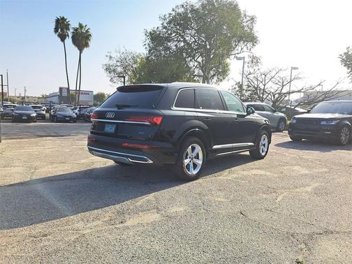 2023 Audi Q7 45 Premium
