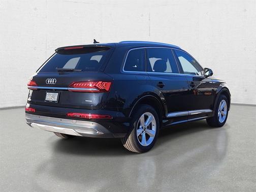2023 Audi Q7 45 Premium