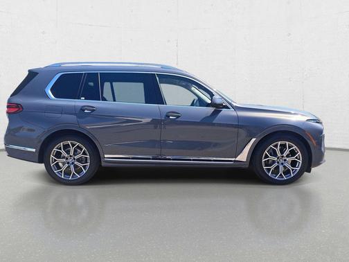 Sparkling Copper Metallic 2024 BMW X7 xDrive40i