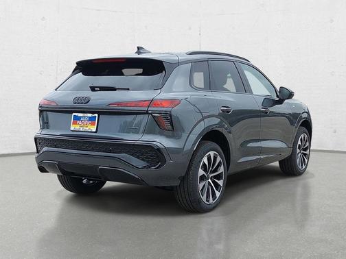 Daytona Gray Pearl Effect 2026 Audi Q3 TFSI quattro S tronic