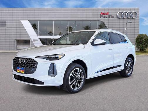 Glacier White Metallic 2026 Audi Q5 Premium Plus TFSI quattro S tronic