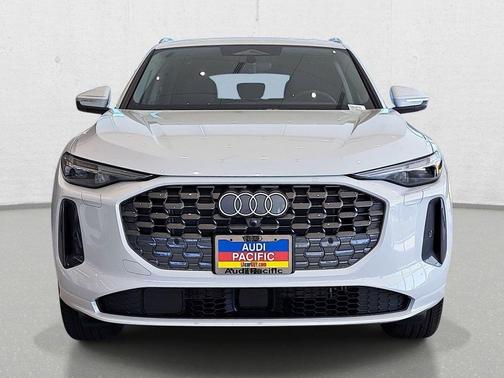 Glacier White Metallic 2026 Audi Q5 Premium Plus TFSI quattro S tronic