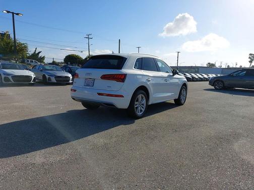 Ibis White 2020 Audi Q5 45 Premium