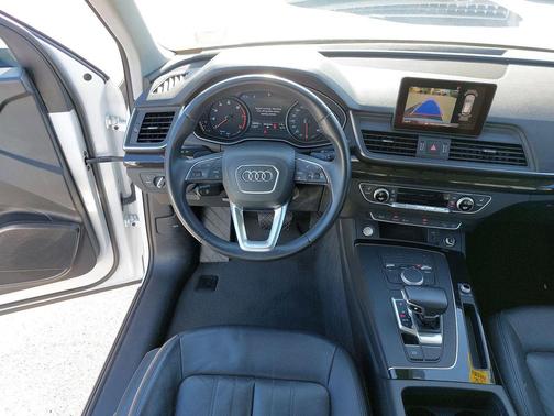 Ibis White 2020 Audi Q5 45 Premium