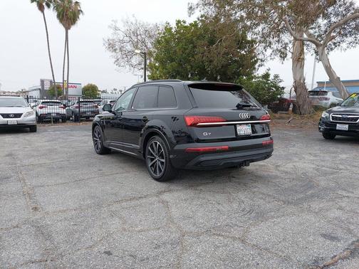 Orca Black Metallic 2020 Audi Q7 55 Premium Plus