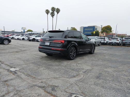 Orca Black Metallic 2020 Audi Q7 55 Premium Plus