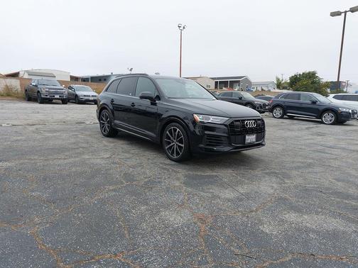 Orca Black Metallic 2020 Audi Q7 55 Premium Plus