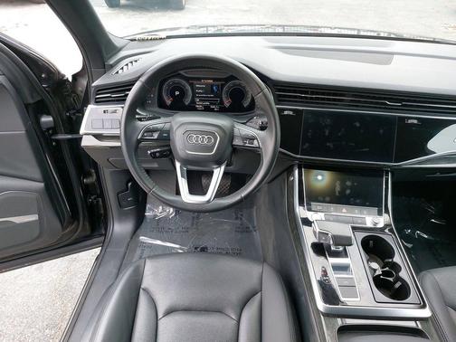 Orca Black Metallic 2020 Audi Q7 55 Premium Plus