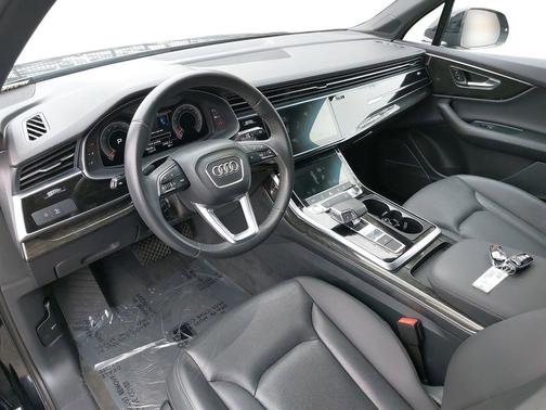 Orca Black Metallic 2020 Audi Q7 55 Premium Plus