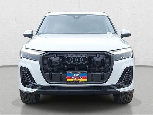 Glacier White Metallic 2026 Audi Q7 45 Premium Plus