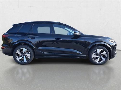 2025 Audi Q6 e-tron Premium quattro