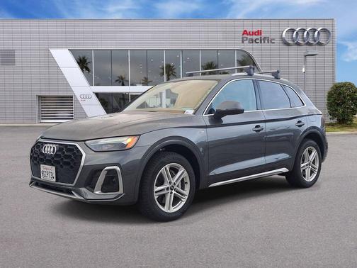 Daytona Gray Pearl Effect 2023 Audi Q5 e 55 S line Premium Plus