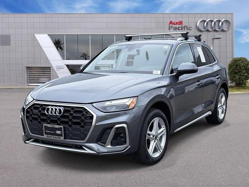 Daytona Gray Pearl Effect 2023 Audi Q5 e 55 S line Premium Plus