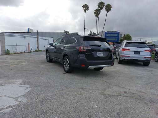 Crystal Black Silica 2023 Subaru Outback Touring XT