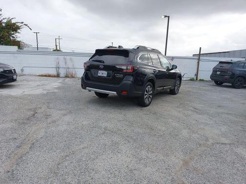 Crystal Black Silica 2023 Subaru Outback Touring XT