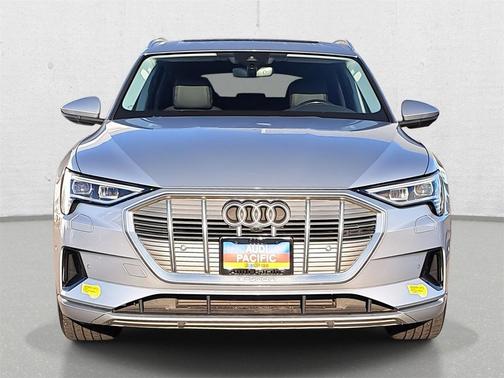 2022 Audi e-tron Premium Plus