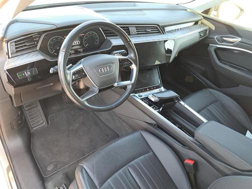 2022 Audi e-tron Premium Plus