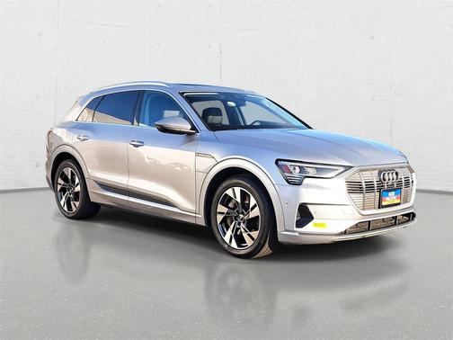 2022 Audi e-tron Premium Plus