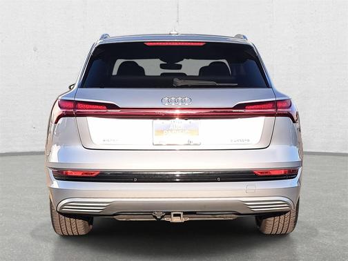 2022 Audi e-tron Premium Plus