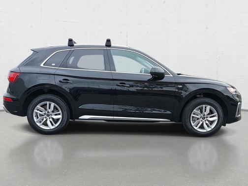 Mythos Black Metallic 2024 Audi Q5 45 S line Premium