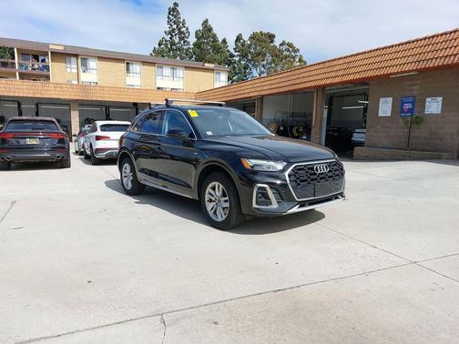 Mythos Black Metallic 2024 Audi Q5 45 S line Premium