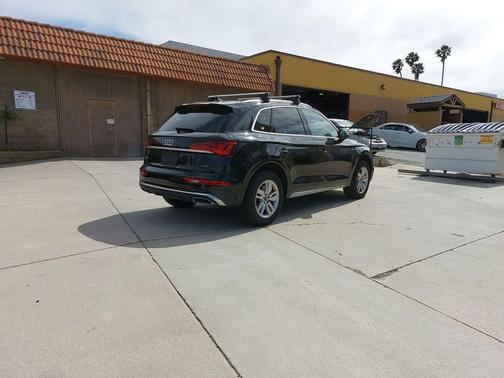 Mythos Black Metallic 2024 Audi Q5 45 S line Premium