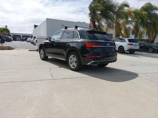 Mythos Black Metallic 2024 Audi Q5 45 S line Premium